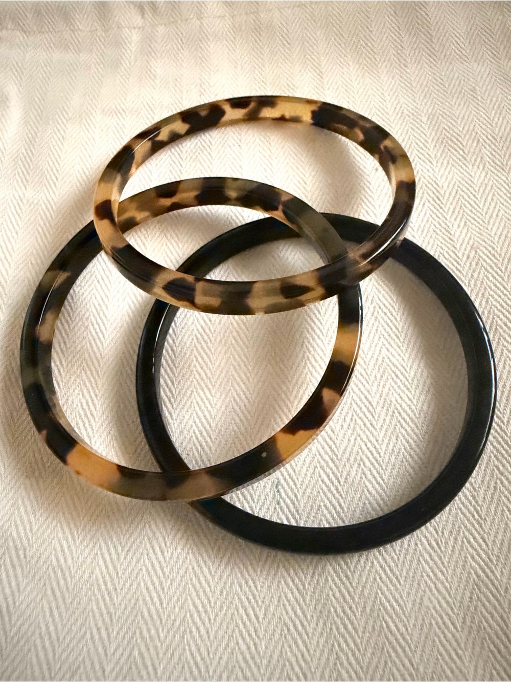 Faux Tortoiseshell and Black Resin Bangle Bracelets Set of 3 - Women Accessories